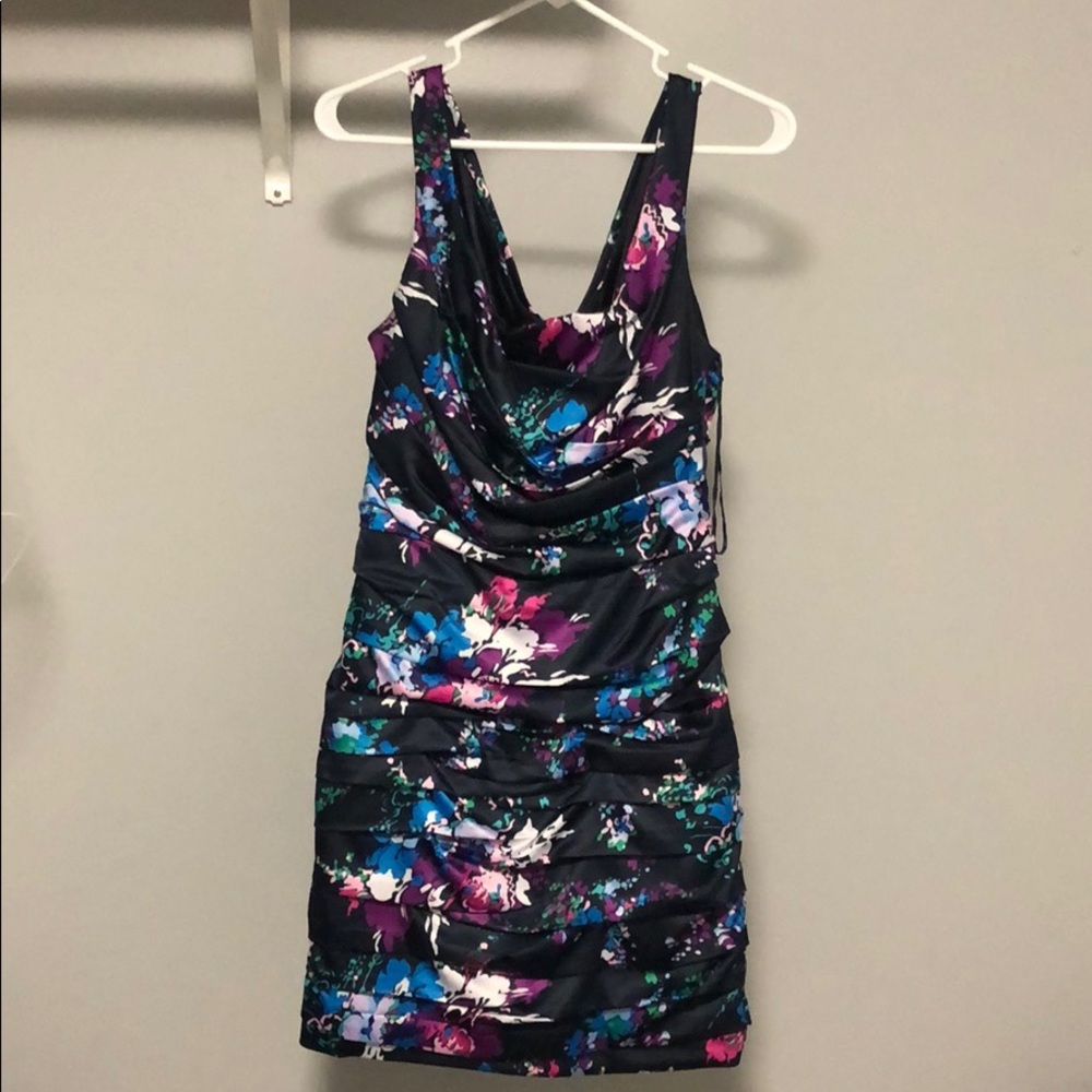 Final sale! EXPRESS. Floral ruched dress